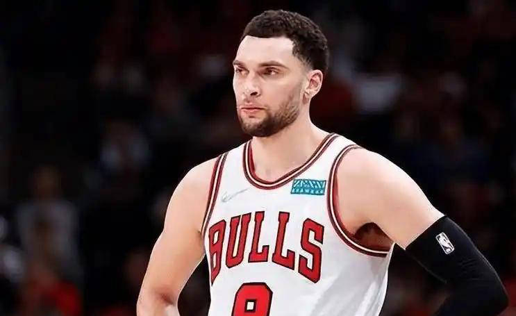 爵士险胜深圳队，拉文状态火热