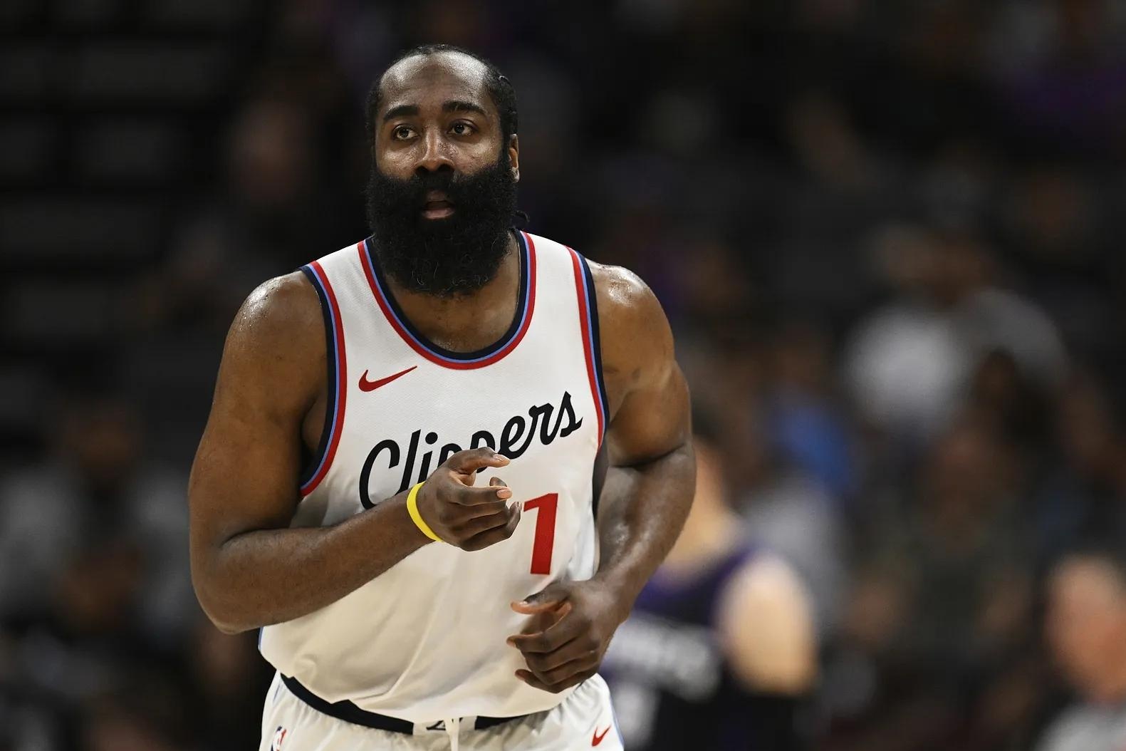 新疆队完胜四川队，哈登高光表现