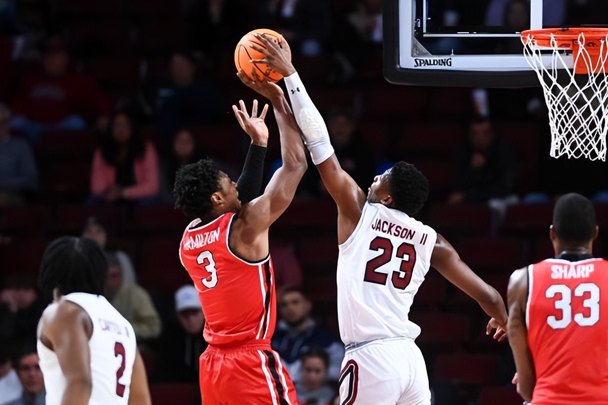 公牛翻盘灰熊,王哲林刷新纪录 公牛翻盘灰熊,王哲林刷新纪录