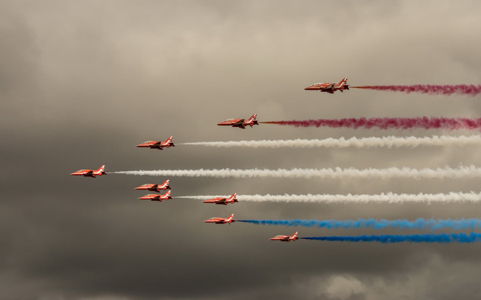 非洲雄鹰遭遇安哥拉铁壁，卢卡库化身利刃无人可挡