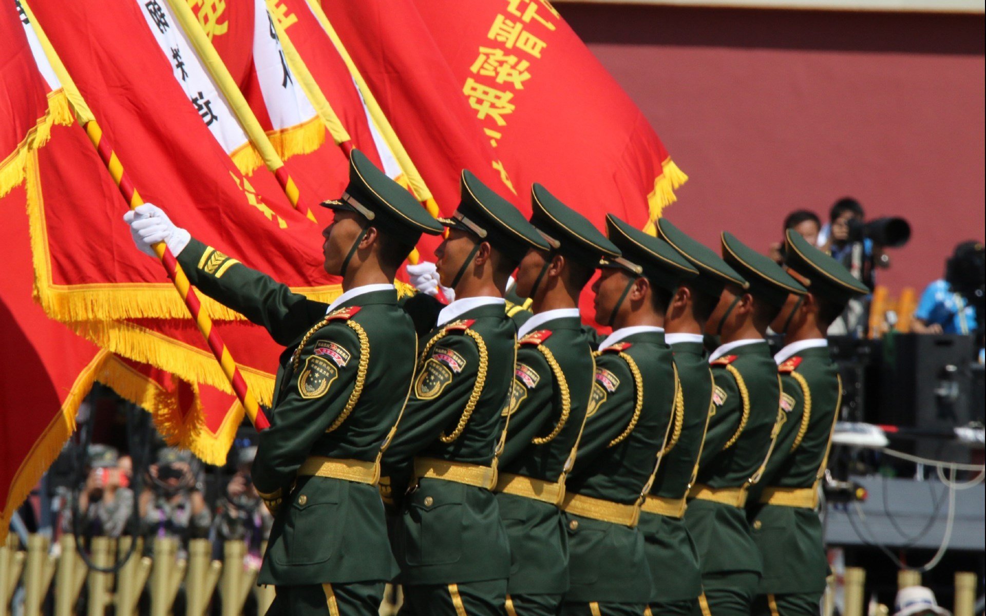 奥运阴影下的终极绞杀，2005马刺血拼活塞，一场埋葬美国篮球美学的焦点战